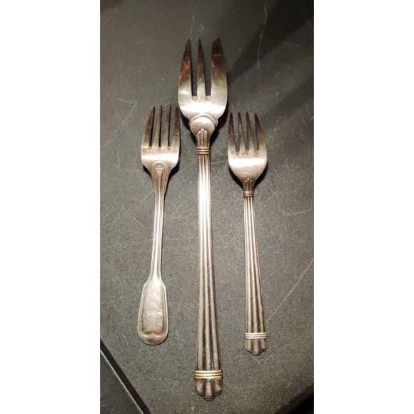 Mixed Lot Of CHRISTOFLE France Silverplate 1 Serving, 2 Salad Forks NO MONOGRAM - Picture 5 of 10